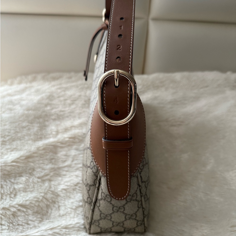 Gucci Emblem medium shoulder bag - Picture 3 of 7